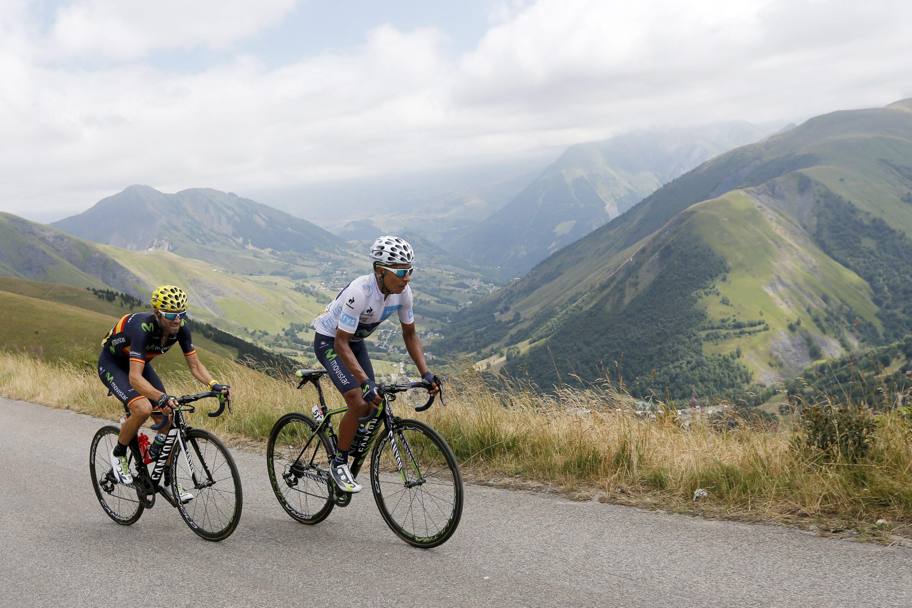 A tre km dalla vetta della Croix de Fer, scattano prima Valverde e poi Quintana. I due Movistar prendono vantaggio. Epa